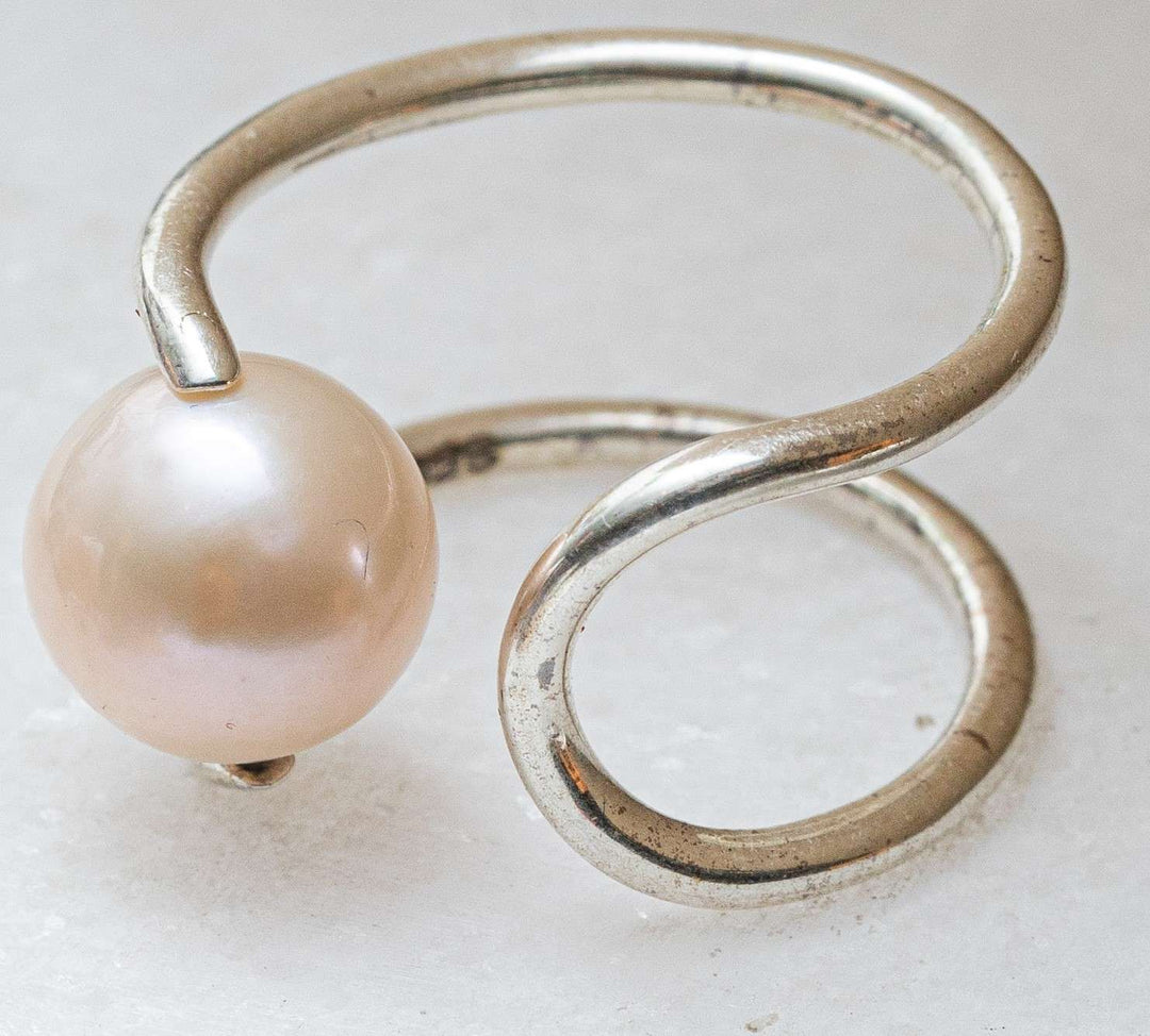 Pearl band ring