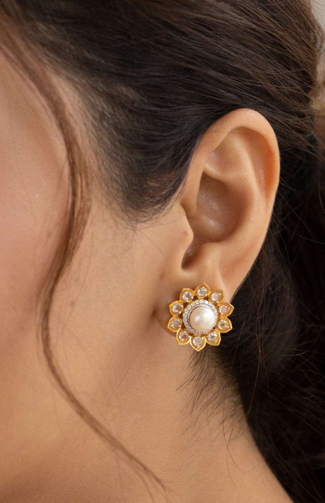 Floral Pearl Ear Studs