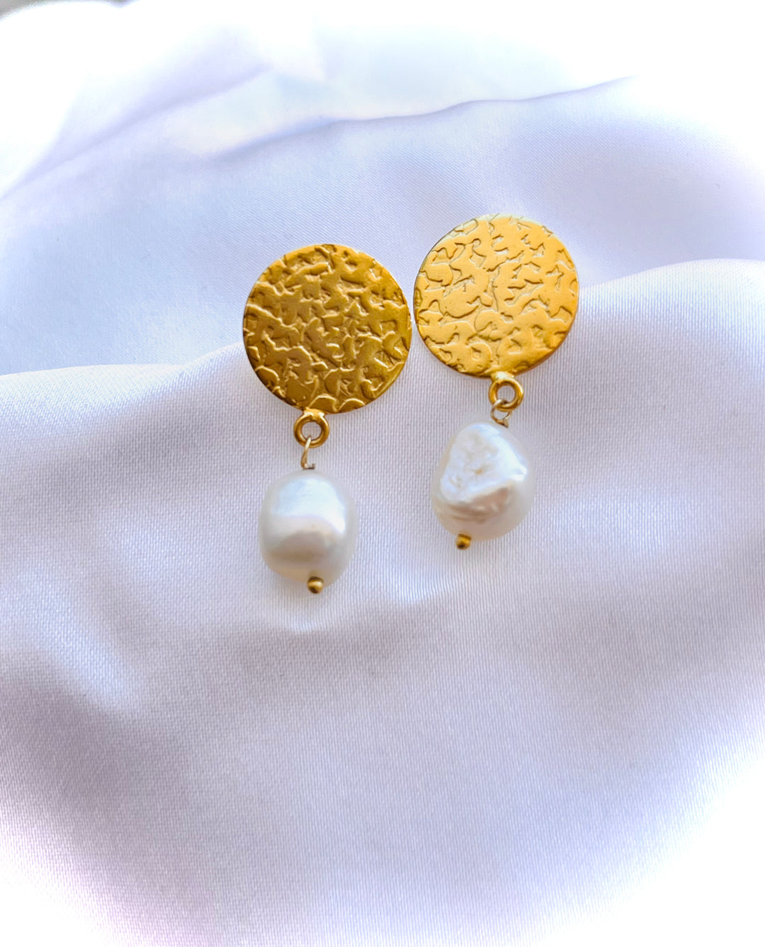 Pearl Drop Round Earring